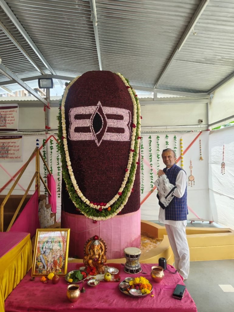 Shastri Shree Ashishbhai performing a traditional rudraksh ritual