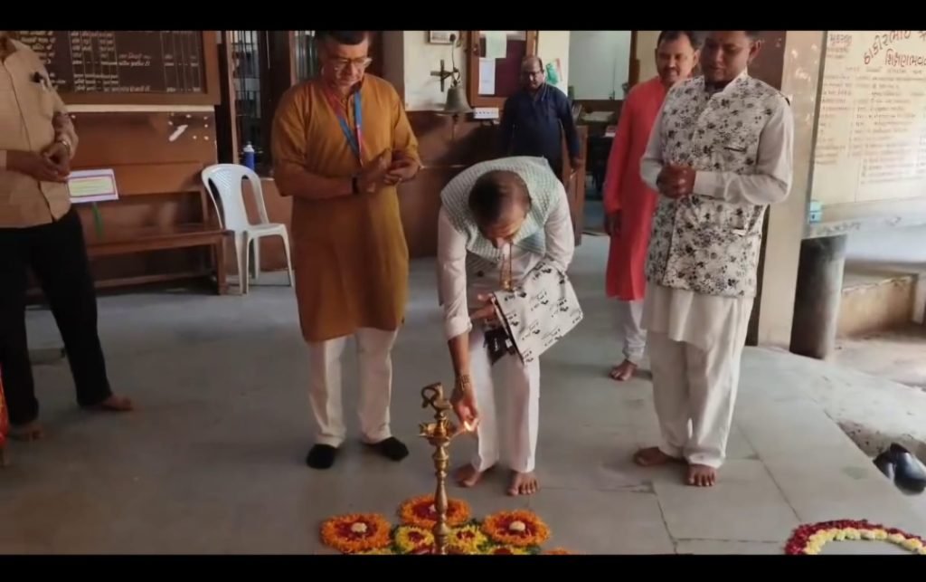 Traditional Vedic Karm Kand ceremony with Shastri Shree Ashishbhai